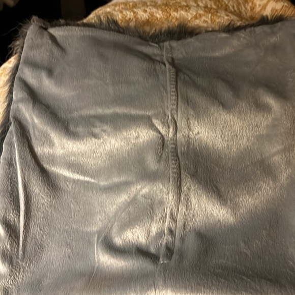 10/$13 One Faux Fake Fur Long Pile Luxury Pillow Cover - Picture 2 of 3